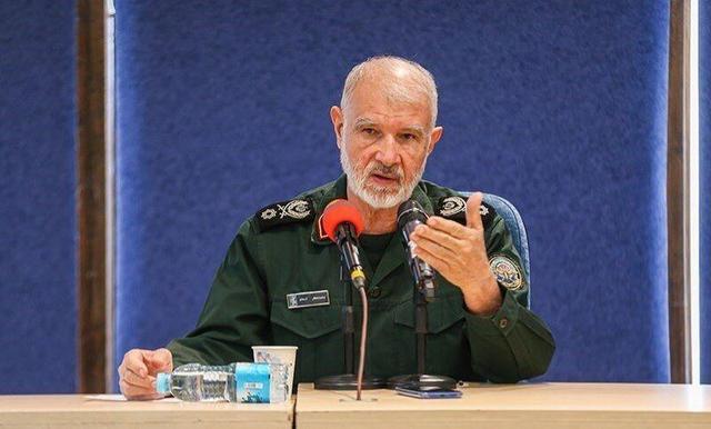 حضور ناوهواپیمابر در منطقه تبلیغاتی است و پاسخ آن را فرمانده کل قوا دادند