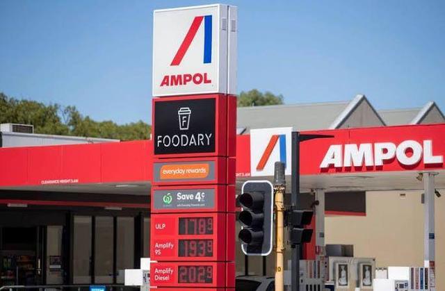 وقتی مازاد نفت، غولهای انرژی را هم زمینگیر میکند