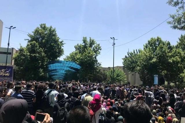 تحلیل نشریه روزانه معاونت سیاسی سپاه پاسداران درباره اتفاقات اخیر در دانشگاه‌ها/ باید دنبال رد پای افسران موساد در بهم ریخته شدن جو دانشگاه‌ها باشیم