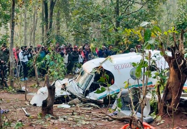 فیلم/ سقوط آمبولانس هوایی در شرق هند با ۷ کشته