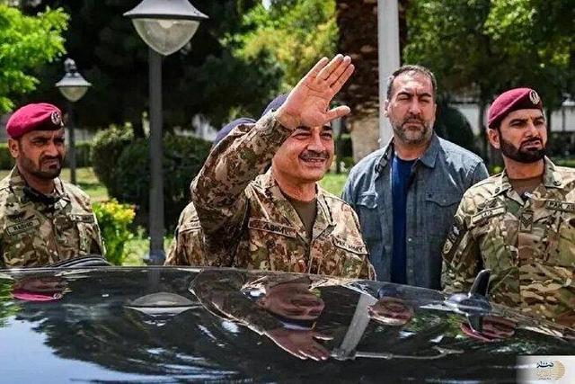 در صورت مشاهده نشانه‌های تمایل؛ سفر تاریخی عاصم منیر به تهران و واشنگتن کلید می‌خورد