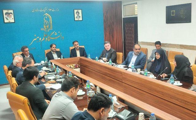 معاون استاندار یزد: دشمن، هویت مراکز علمی و دانشگاه‌ها را هدف قرار داده است