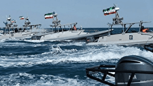 معاون نیروی دریایی سپاه: تحرکات را با دقت زیرنظر داریم