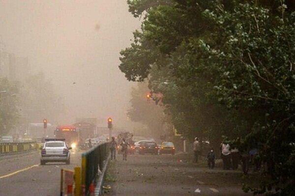 ۱۱ حادثه و ۷ مصدوم در تهران؛ طوفان به پایتخت خسارت زد