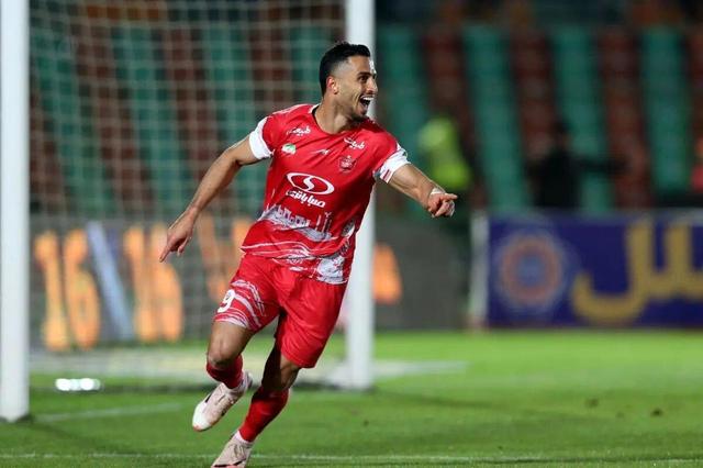 پرسپولیس نقل‌وانتقالات را با تمدید یک ستاره استارت زد