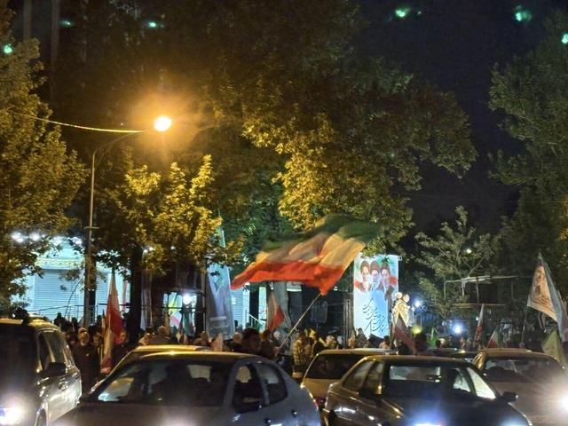 فیلم | هفتاد و پنج شب شور و حماسه، سبزواری ها همچنان شعار غیرت سر می‌دهند