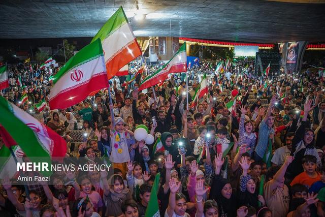 چرا به تجمع شبانه مردمی آمده‌اید؟!