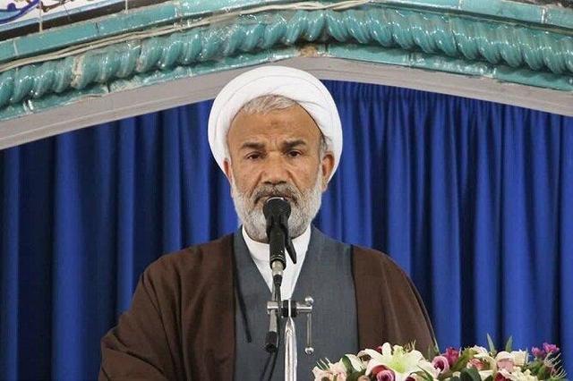 تاکید امام جمعه دشتستان بر مبارزه با محتکران و گرانفروشان