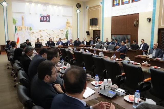 خروج نخبگان از بخش دولتی، چالش جدی نظام اداری یزد است