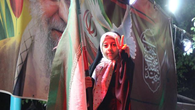 فیلم| نوبت ماست؛ پرچمِ ایمان و انقلاب در میدان امام حسین(ع) یزد