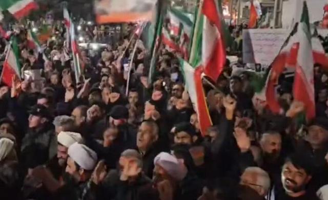 ارومیه ای‌ها همچنان در شب‌های اقتدار ملی در خیابان ایستاده اند