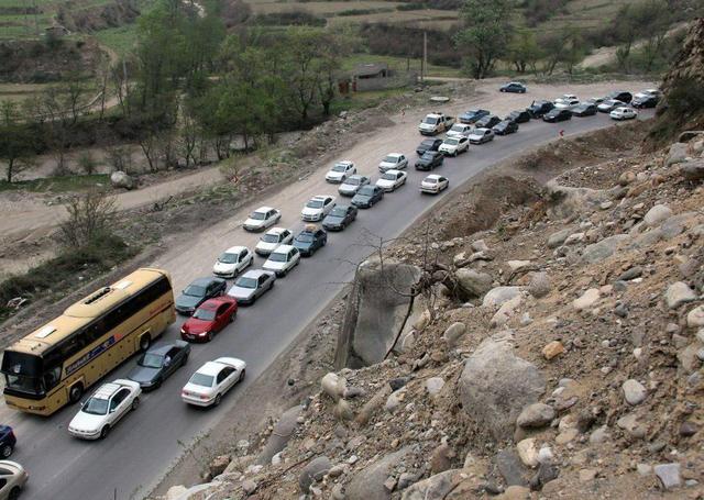 آغاز محدودیت‌های ترافیکی در محورهای شمالی/جاده چالوس و هراز زیر ذره‌بین پلیس راه