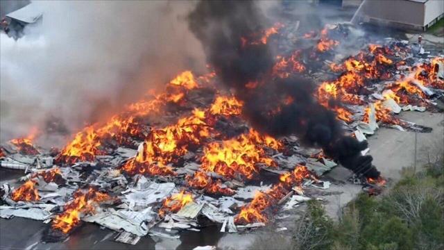 بیش از ۱۷ هزار نفر در جنوب کالیفرنیا دستور تخلیه گرفتند؛ آتش‌سوزی به خانه‌ها رسید