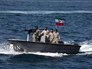 معاون نیروی دریایی سپاه: دست به ماشهایم