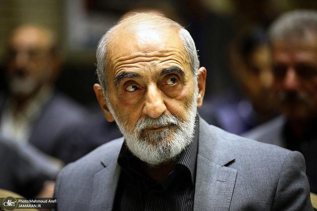 حسین شریعتمداری: ایران باید کشتی هایی را که متعبق به اسرائیل است یا برای این رژیم نفت حمل می کند، مصادره نماید