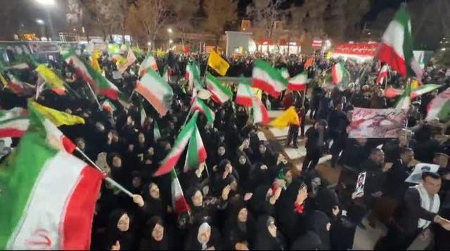 پرچم‌داری مردم ازنا
