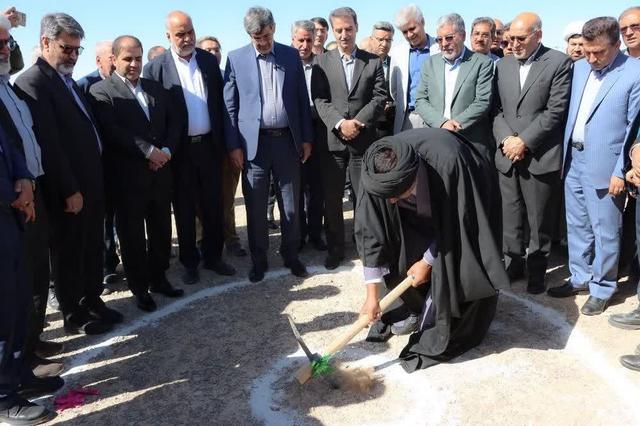 آغاز ساخت ۲ مدرسه و یک تقاطع در ابرکوه با حضور استاندار یزد