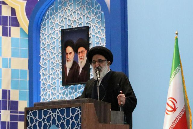 امام جمعه کرج: مقاومت تنها راه مقابله با تهدیدات دشمن است