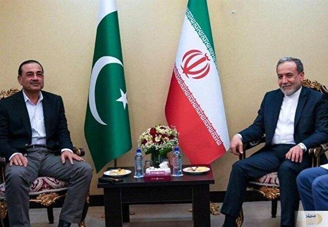 فشار دیپلماتیک بر تهران / فرمانده ارتش پاکستان برای دومین بار با عراقچی دیدار کرد
