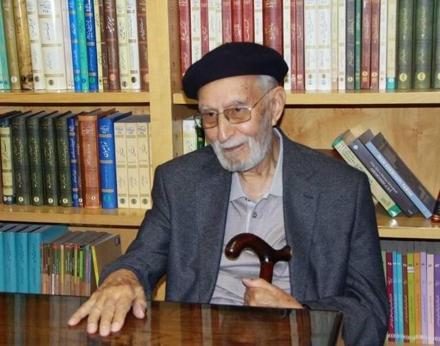 محمدعلی موحد ۱۰۳ ساله در استانبول: کارهای زیادی دارم، برمی گردم / صد و سه سالگی «خرد مداوم» / بعد از یک قرن زندگی، اشتیاق فراوان برای یادگیری