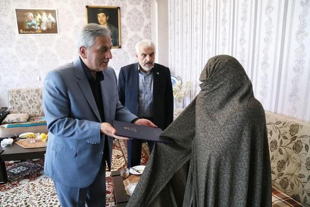 تجدید میثاق مسئولان آذربایجان‌شرقی باخانواده شهدا در سالروز فتح خرمشهر