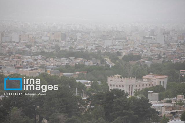 خیزش گردوخاک و تندباد در راه ایلام