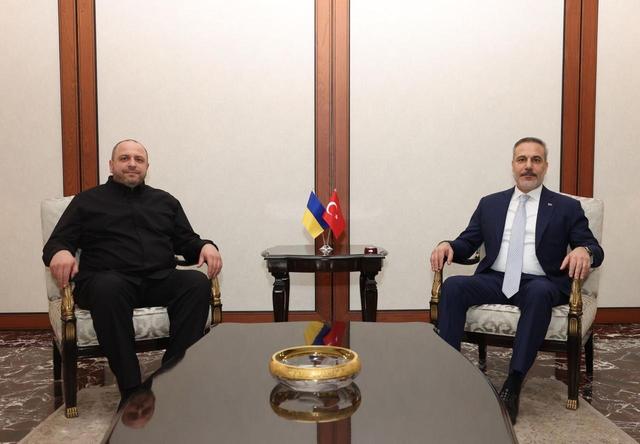 دیدار و گفت‌ وگوی وزیر خارجه ترکیه با با مذاکره کننده ارشد اوکراین
