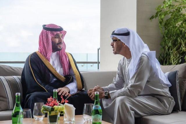 عربستان در «تله ژئوپلیتیک» امارات افتاده است؛رقابت پنهان بر سر تهران/ سعودی‌ از «مارِ زخم‌خورده» می‌ترسد/ریاض نمی‌تواند مثل ابوظبی علیه ایران بازی کند