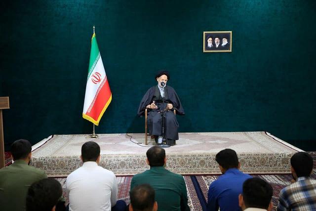 امام جمعه بیرجند: معیار موفقیت در ازدواج، رضایت الهی و عمل به وظایف اسلامی است