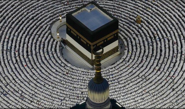 زیارت خانه خدا با هوش مصنوعی؛ حج چگونه به سفری امن‌تر تبدیل شد؟