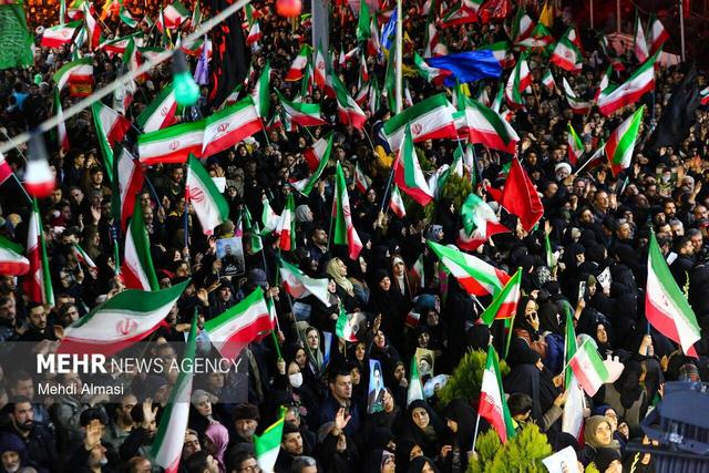 حماسه باشکوه و عزتمندانه زنجانی‌ها در نودمین شب از شب‌های دفاع از وطن