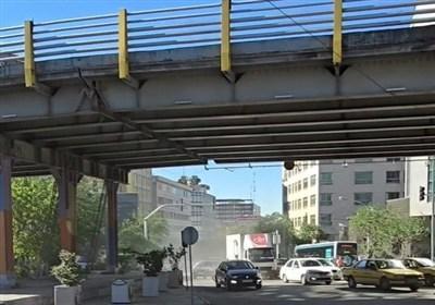 ببینید| خاک‌خوری صبحگاهی زیر پل کریم‌‌خان تهران