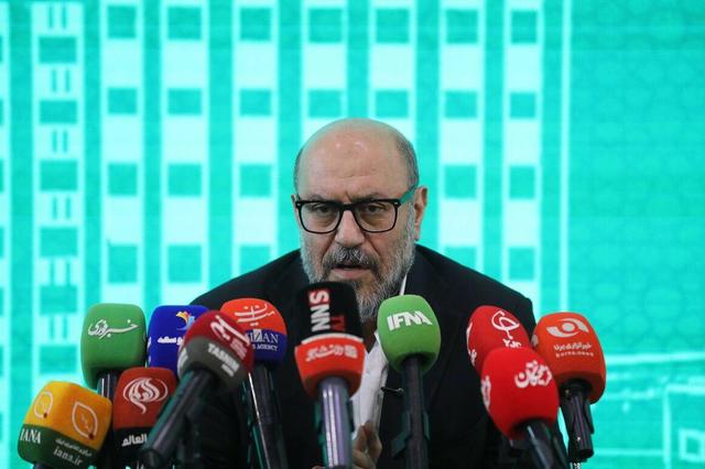 بنیاد مستضعفان برای بازسازی تاسیسات نفتی در کنار وزارت نفت ایستاده است