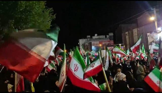 فریاد «الله‌اکبر، خامنه‌ای رهبر» مردم دورود