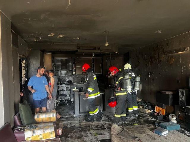​آتش‌سوزی در مجتمع مسکونی هشت‌ طبقه اصفهان مهار شد/ نجات جان ۶۰ شهروند از میان دود و آتش