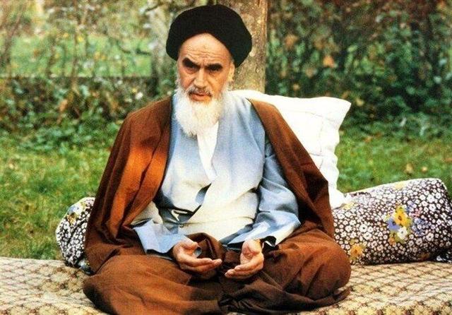 علی (ع) مظهر اسم جمع الهی است