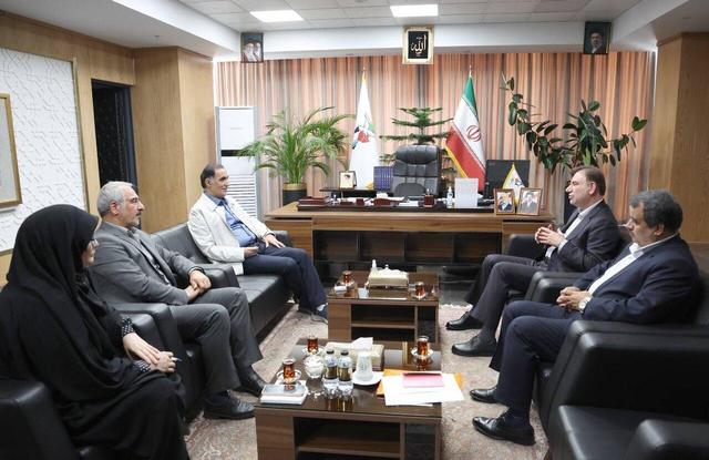 معاون رئیس جمهور: دولت برای بهبود حمایت ازخانواده‌های شهدا برنامه دارد