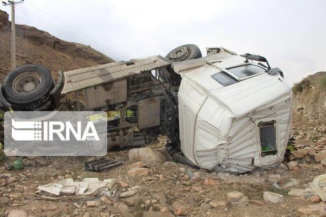 واژگونی تریلر در محور پلدختر - اسلام آباد غرب ۲ کشته برجای گذاشت