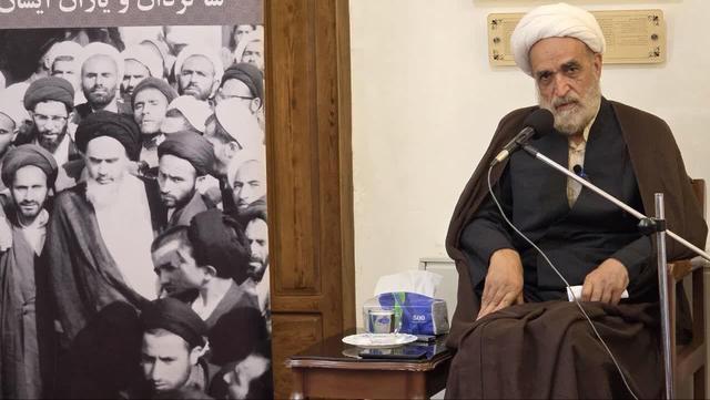 بازخوانی خاطرات امام(ره) راهکار قرآنی برای عبور از چالش‌های امروز است