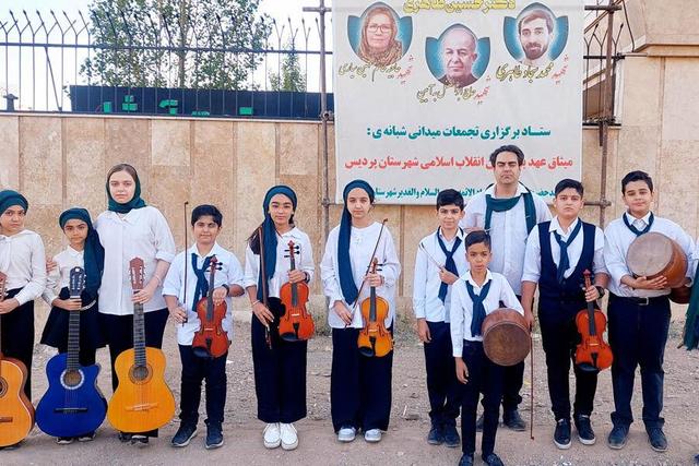 طنین نوای ای ایران در میان آوارهای برجای‌مانده از جنگ در پردیس +فیلم