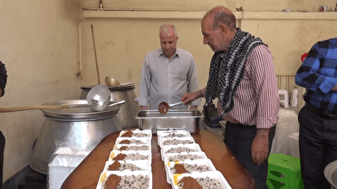 پخت و توزیع غذای نذری به مناسبت عیدغدیر خم در نهاوند