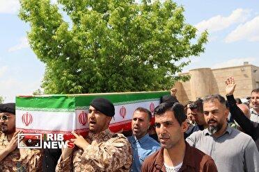 وداع مردم کامیاران با پیکر شهید محمد ابراهیمی