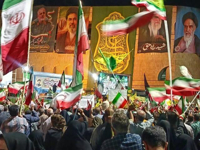 نودوپنجمین شب ایستادگی و همدلی محلاتیها در شب عیدغدیرخم