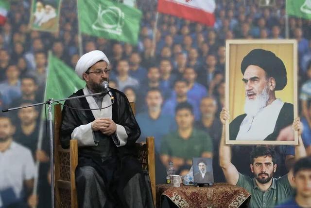 امام خمینی(ره) با احیای فرهنگ ولایت، ملت ایران را به مدافعان انقلاب تبدیل کرد
