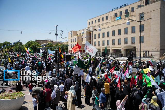 شور غدیر در گرمای خرداد؛ خانواده‌ها در مسیر ۱۰ کیلومتری عشق قدم زدند