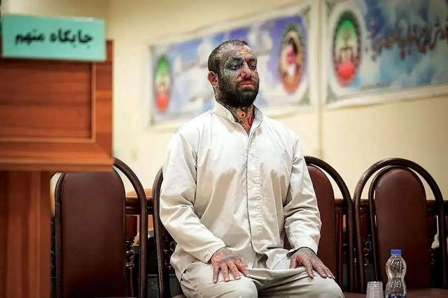 وکیل: توبه «تتلو» از سوی دادگاه پذیرفته و برای طی مراحل نهایی پرونده به رییس قوه‌ قضائیه ارسال شد، ولی هنوز تصمیم نهایی اتخاذ نشده/ اینکه موکلم برای ماه محرم درخواست مرخصی کرده تا بیرون از زندان مداحی کند، حقیقت ندارد