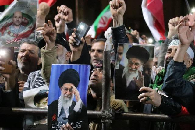 طنین الله‌اکبر ساوجی‌ها در نود و نهمین شب بیعت با رهبر انقلاب