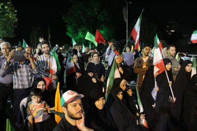 آوج همچنان در صحنه؛ روایت نودونهمین شب ایستادگی مردم