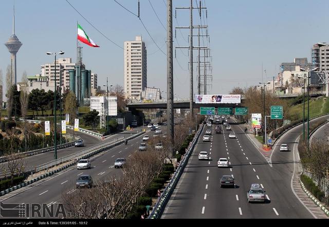 تهران؛ خیابان‌ها خلوت‌تر، پمپ بنزین‌ها شلوغ