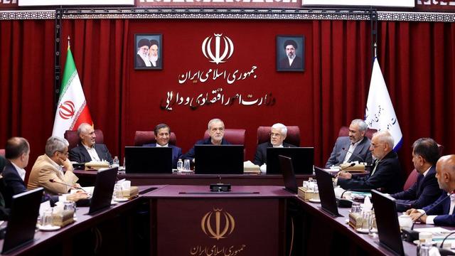 حمایت تمام قد جمهوری اسلامی از دولت پزشکیان: انصاف داشته باشید